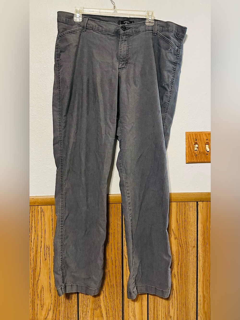 Lee women size 18W Corduroy Pants in Charcoal Gray